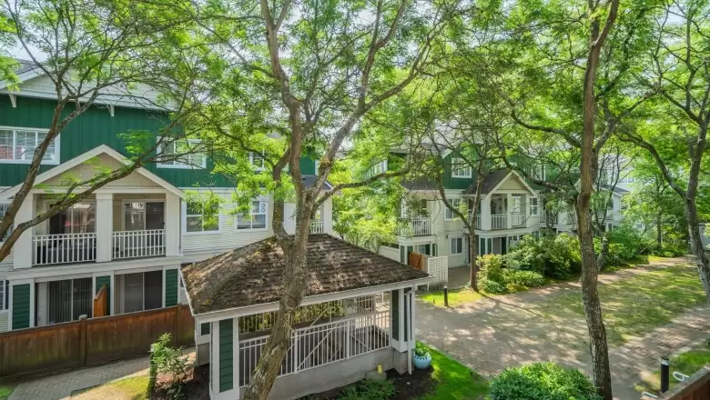 71 620 QUEENS AVENUE image #1