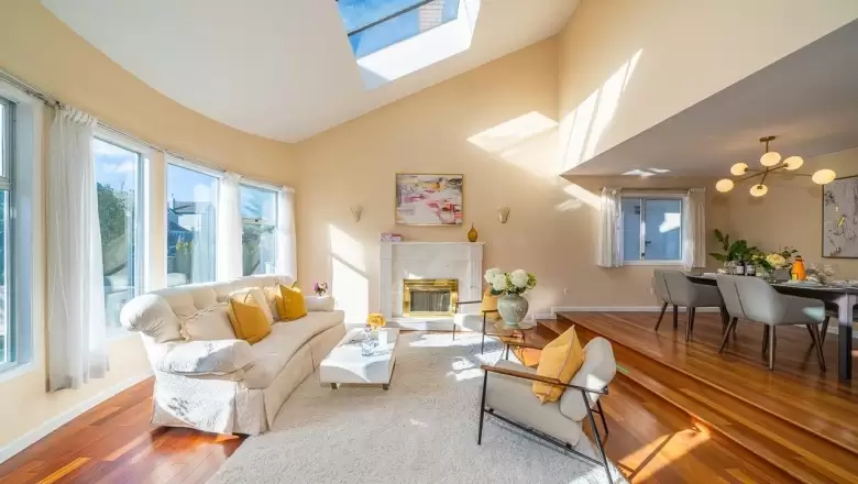 2259 W 18TH AVENUE image #1