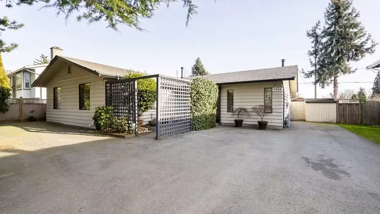 7288 141A STREET image #1