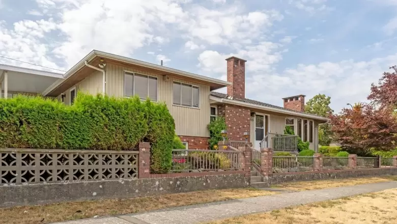 7015 NANAIMO STREET image #1