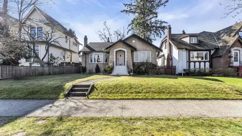 3058 W 34TH AVENUE image #1