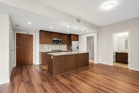 713 8688 HAZELBRIDGE WAY image #1