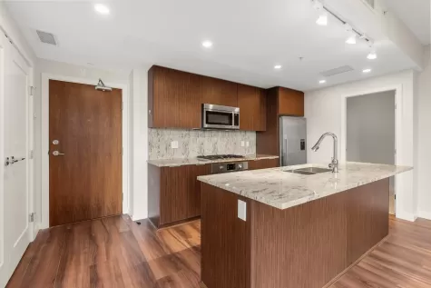 713 8688 HAZELBRIDGE WAY image #2