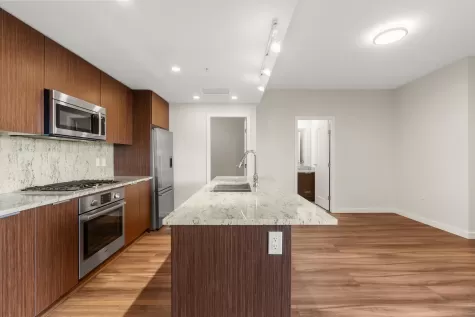713 8688 HAZELBRIDGE WAY image #3