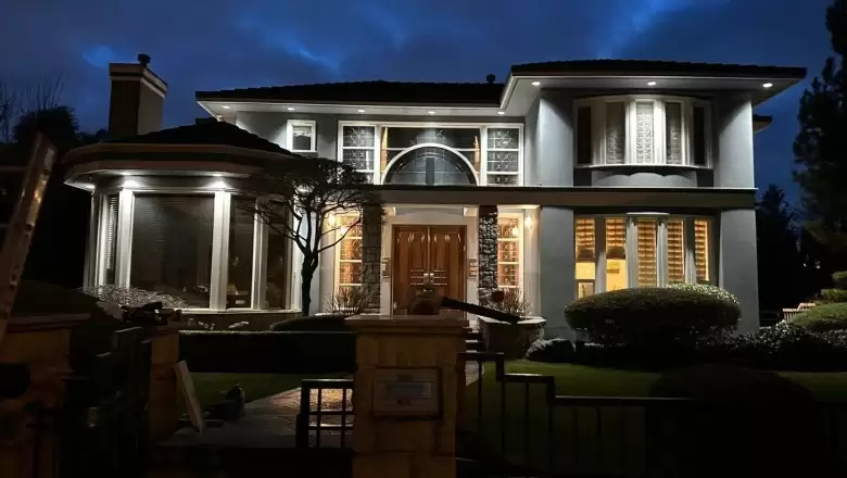 8089 LABURNUM STREET image #1