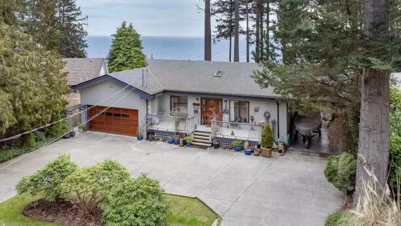 5388 SEACREST ROAD, Halfmoon Bay, BC