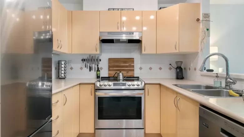 301 3083 W 4TH AVENUE image #1