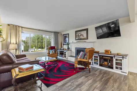 32127 HOLIDAY AVENUE image #4
