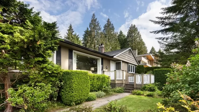 3837 SUNNYCREST DRIVE, North Vancouver, BC