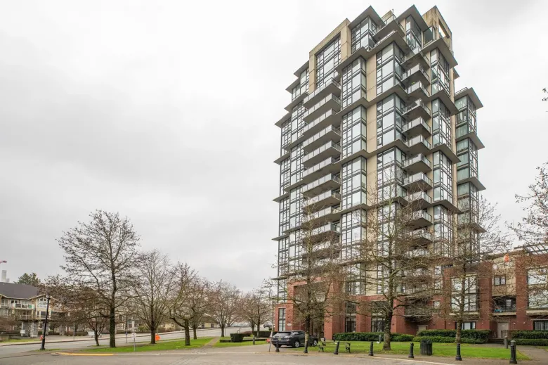 1504 11 E ROYAL AVENUE image #1