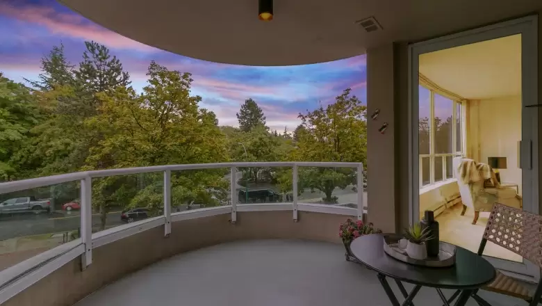 306 995 ROCHE POINT DRIVE image #1