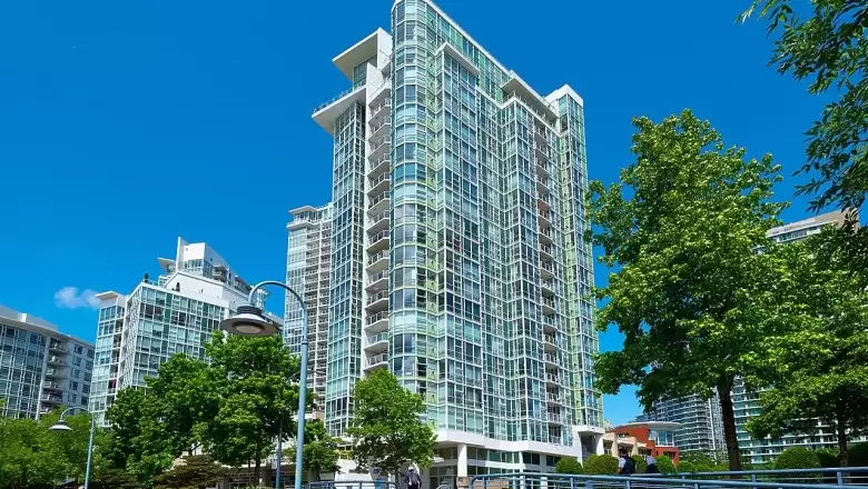 607 1077 MARINASIDE CRESCENT image #1
