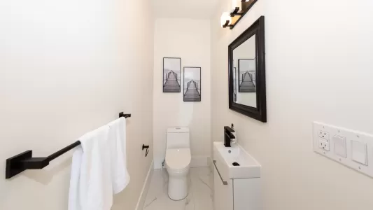1672 E 15TH AVENUE image #1