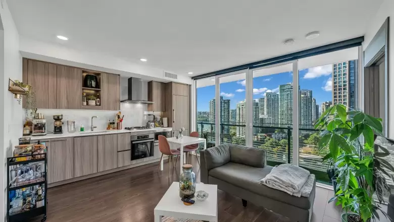 1504 89 NELSON STREET image #1