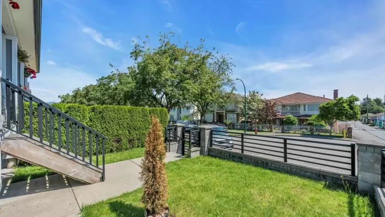5557 SLOCAN STREET image #1