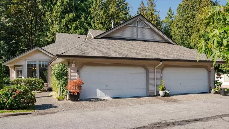 27 9025 216 STREET image #1