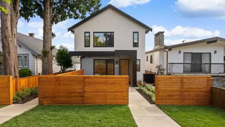 3084 E 8TH AVENUE image #1