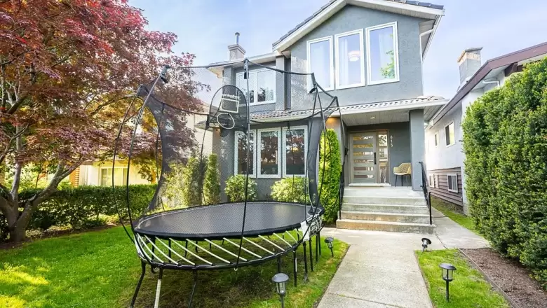 615 E 47TH AVENUE image #1