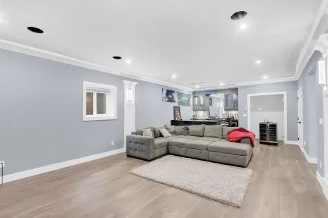 10843 85A AVENUE image #2