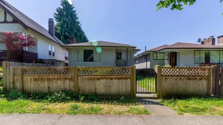 2124 E 8TH AVENUE image #1