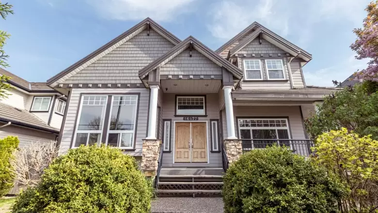 16477 104 AVENUE image #1
