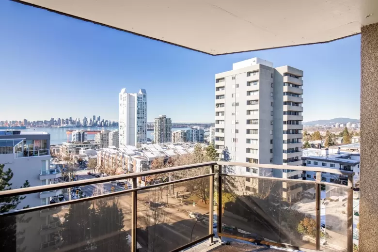 704 444 LONSDALE AVENUE image #1