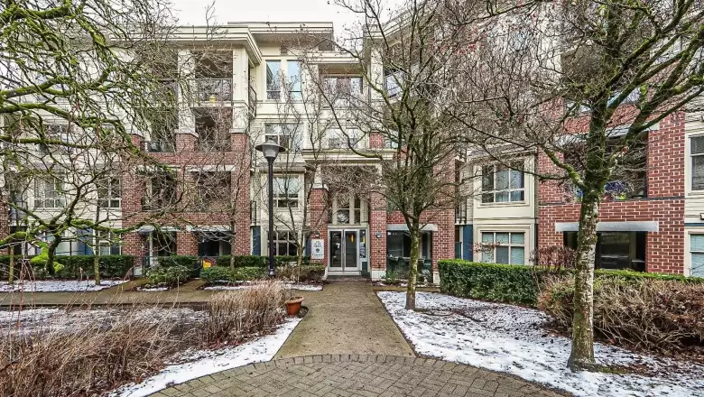 105 245 ROSS DRIVE image #1