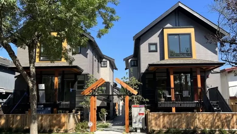 2465 E 40TH AVENUE image #1