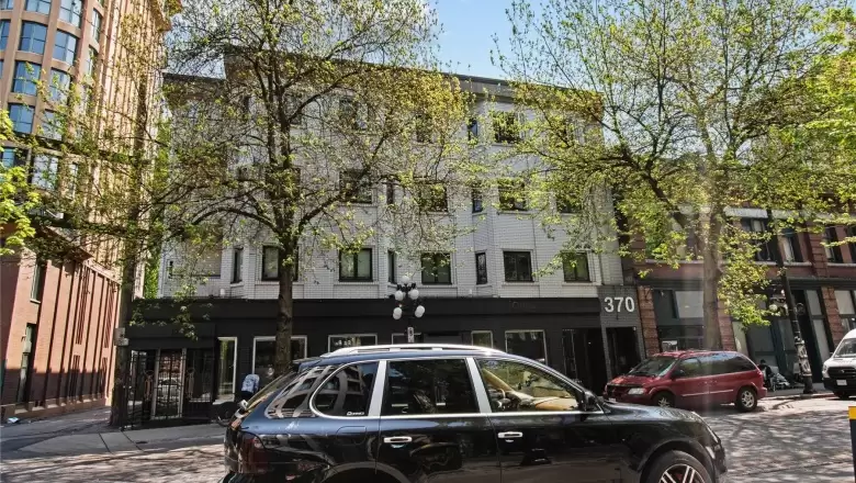 406 370 CARRALL STREET image #1