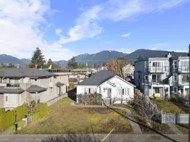 328 W 13TH STREET, North Vancouver, North Vancouver, BC