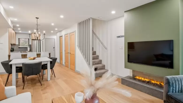 49 2400 CAVENDISH WAY image #1