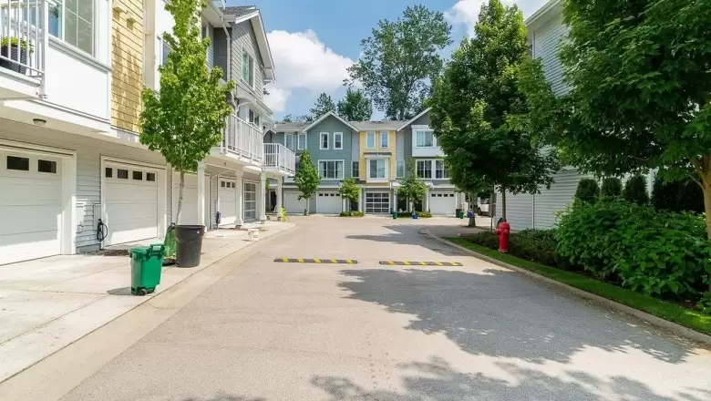 112 5550 ADMIRAL WAY image #1