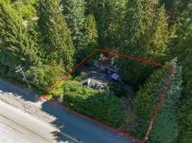 698 W KINGS ROAD, North Vancouver, BC