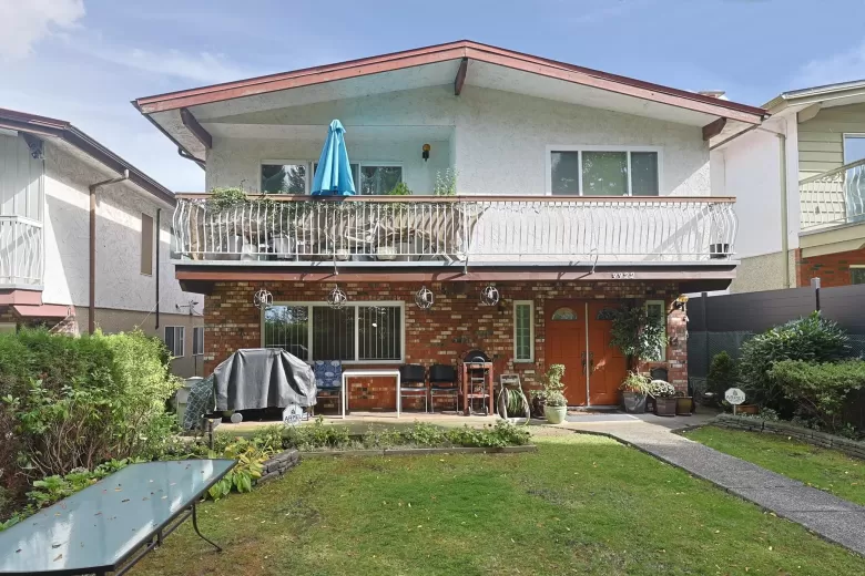 3322 SLOCAN STREET image #1