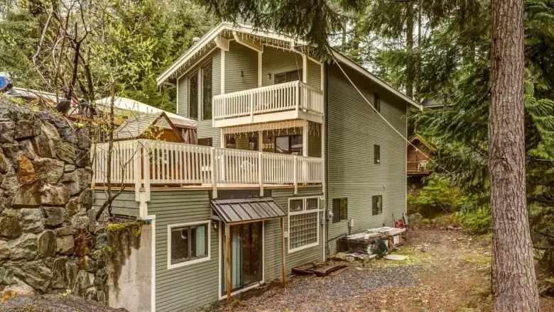 9372 EMERALD DRIVE image #1
