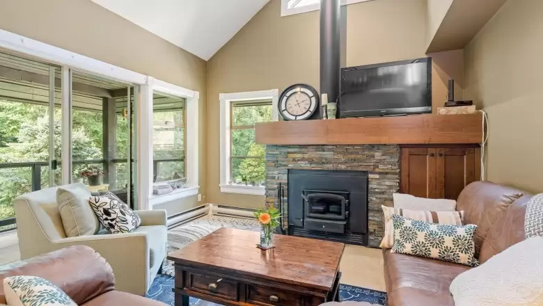 806 3050 HILLCREST DRIVE image #1