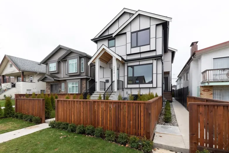 2 2658 DUNDAS STREET image #1