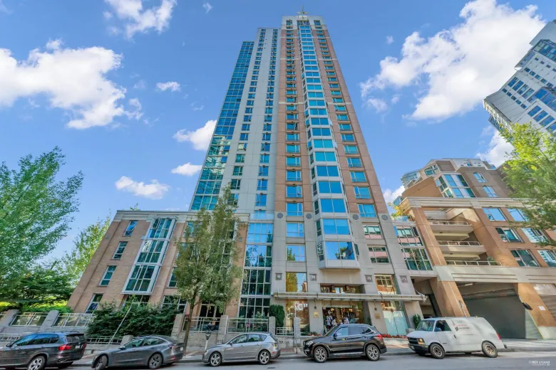 2701 388 DRAKE STREET image #1