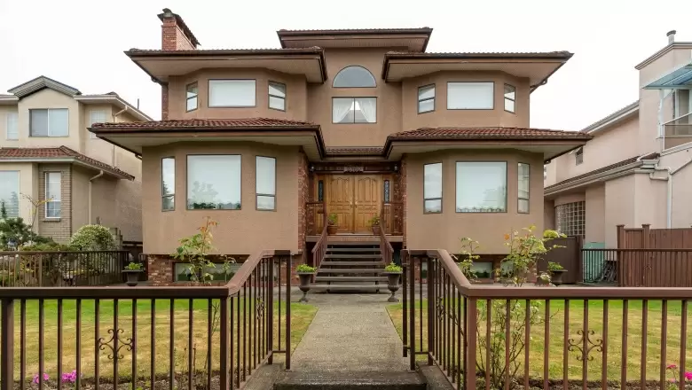2360 E 39 AVENUE image #1