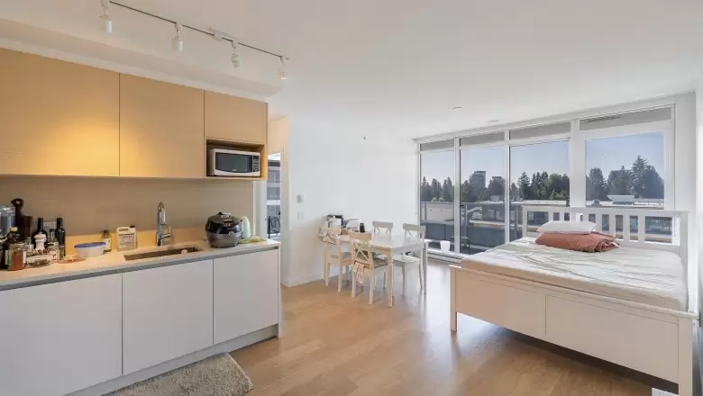 504 657 WHITING WAY image #1