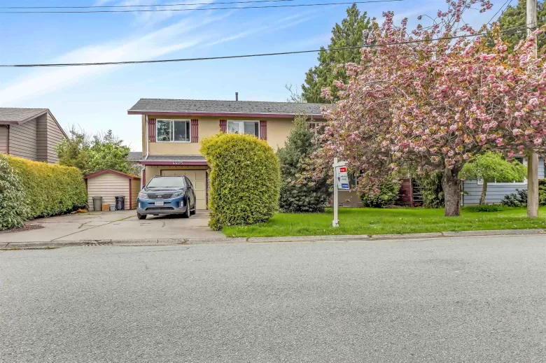 4425 46B STREET image #1