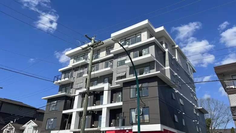 304 2331 KELLY AVENUE image #1