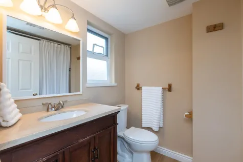 6059 49B AVENUE image #2