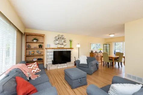 6059 49B AVENUE image #4