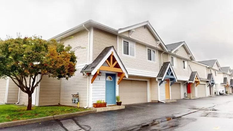 1 1821 WILLOW CRESCENT image #1