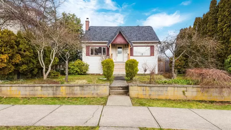 3859 TRIUMPH STREET image #1