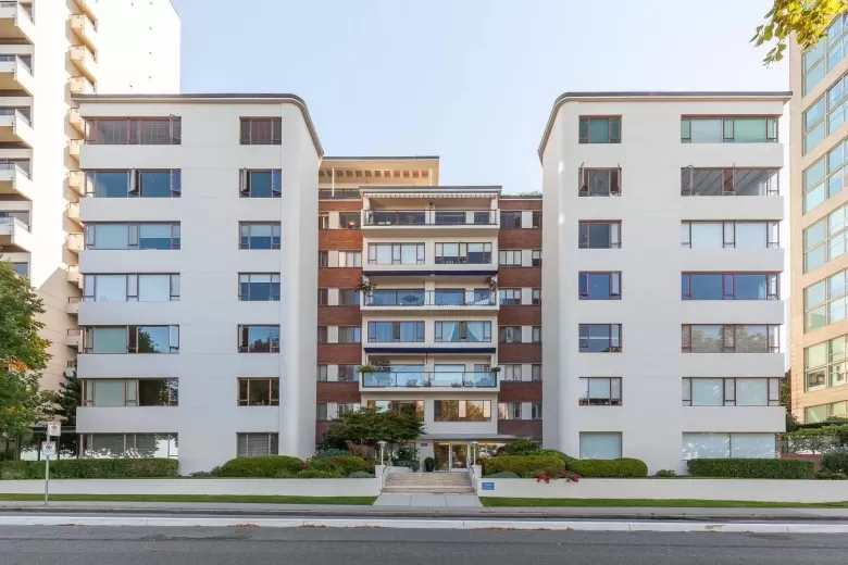 405 1949 BEACH AVENUE image #1