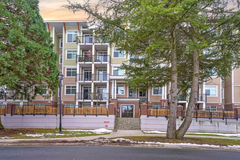 304 20686 EASTLEIGH CRESCENT image #1