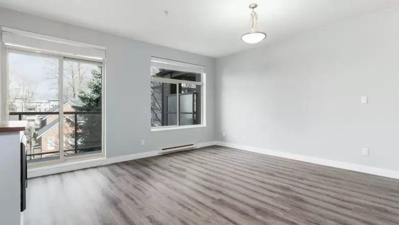 321 15322 101 AVENUE image #1