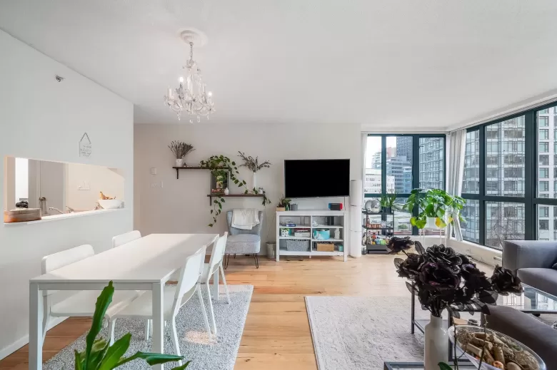 906 1238 MELVILLE STREET image #1